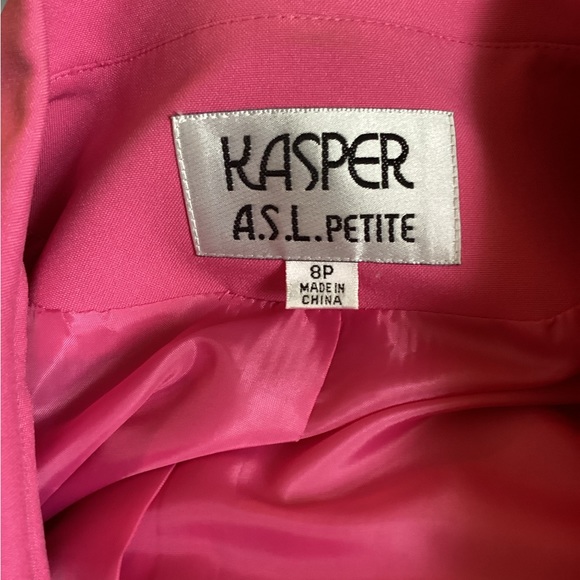 Kasper Pretty Pink 2 Piece Suit Size 8P - Picture 6 of 16